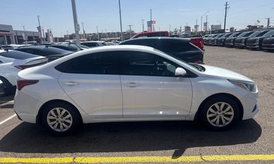 2020 Hyundai Accent SE AND SEL