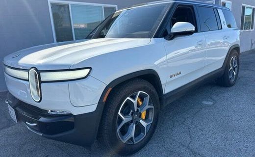 2024 Rivian R1S Adventure