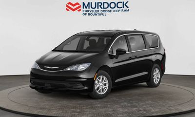 2024 Chrysler Voyager LX