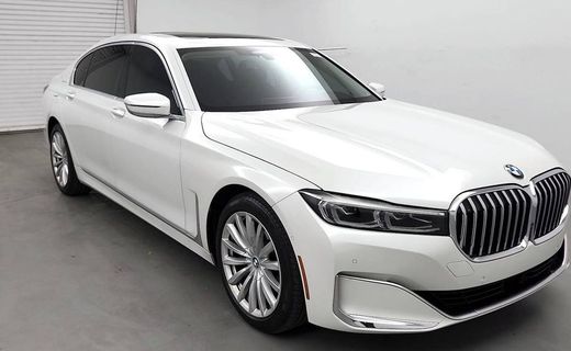2021 BMW 740I
