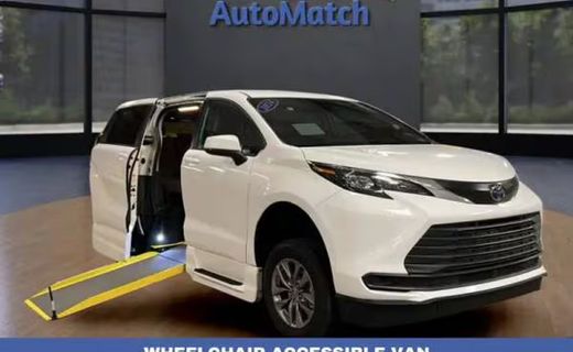 2024 Toyota Sienna LE