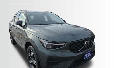 2026 Volvo XC40 Core