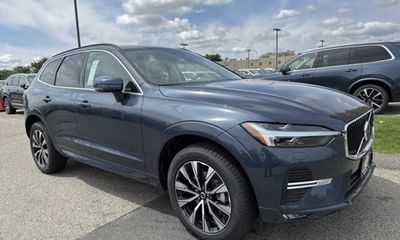 2023 Volvo XC60 Core Bright Theme