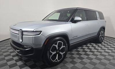 2024 Rivian R1S Adventure