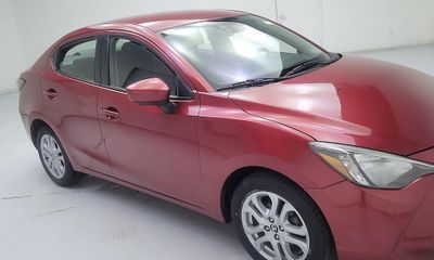 2017 Toyota Yaris IA Base
