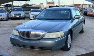 2005 Lincoln Town CAR Signature Limited