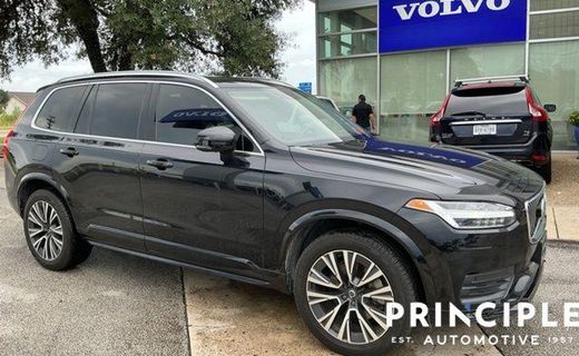2021 Volvo XC90 Momentum