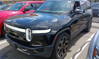2023 Rivian R1S Adventure