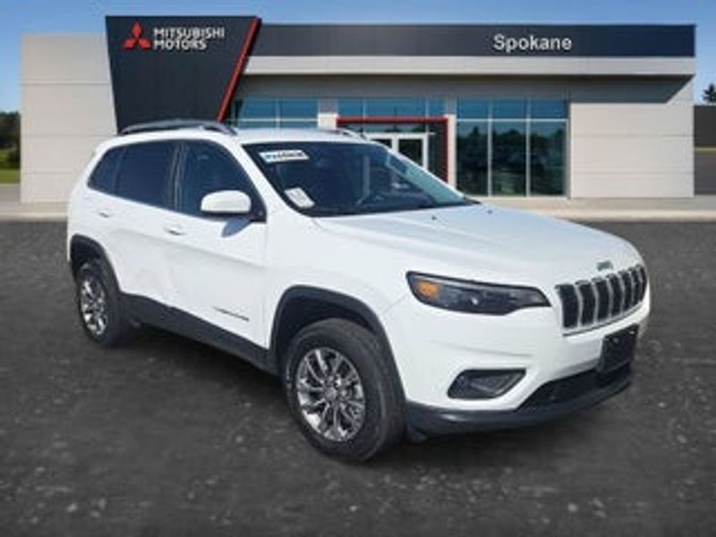 2023 Jeep Cherokee — a typically priced live listing