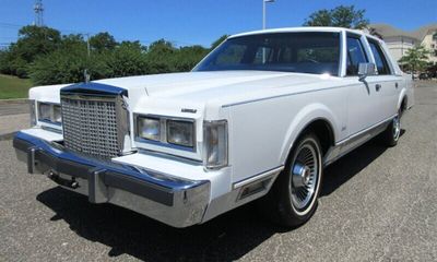 1985 Lincoln Town CAR Sedan