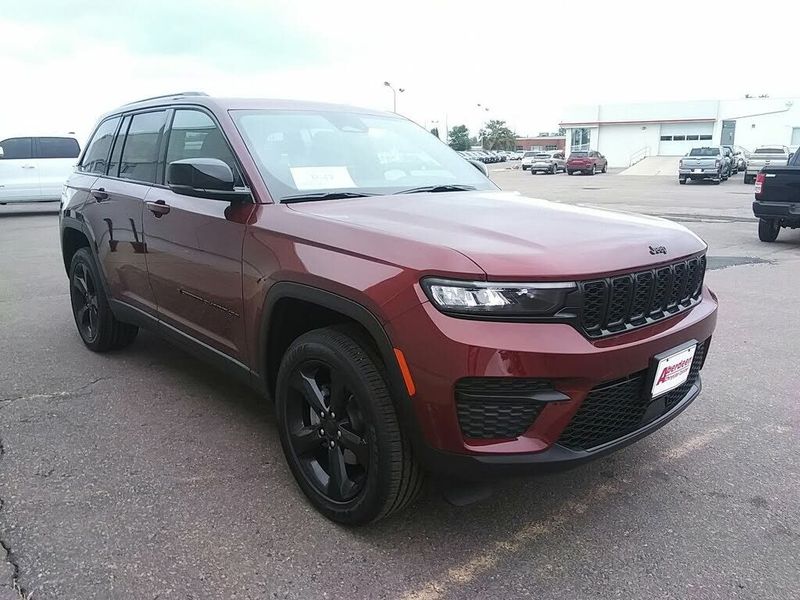2023 Jeep Grand Cherokee — a typically priced live listing