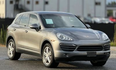 2014 Porsche Cayenne Platinum Edition