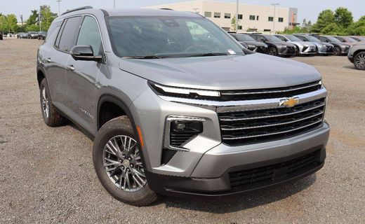 2025 Chevrolet Traverse LT