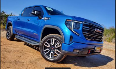 2023 GMC Sierra AT4