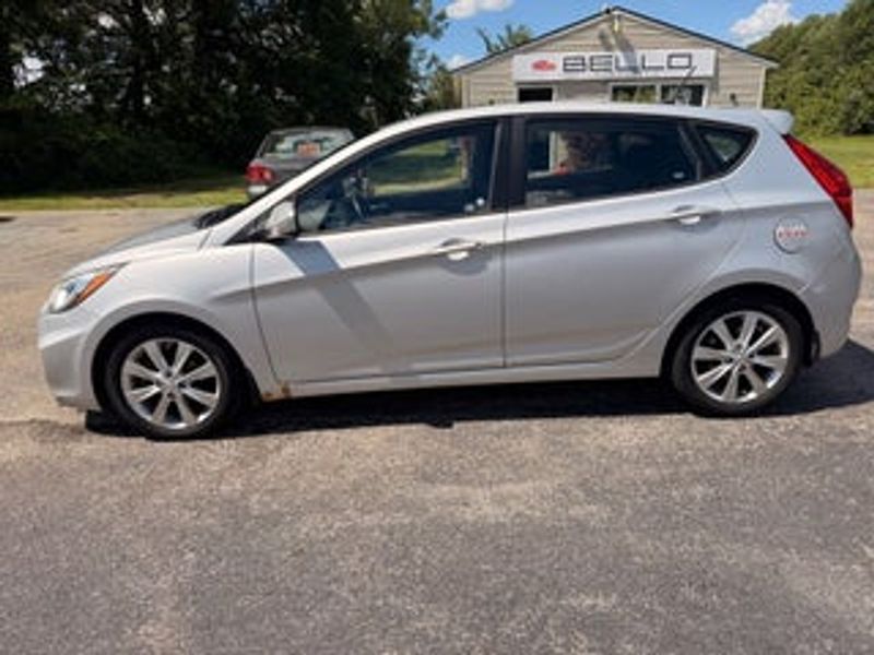 2012 Hyundai Accent — a typically priced live listing