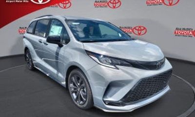 2025 Toyota Sienna XLE