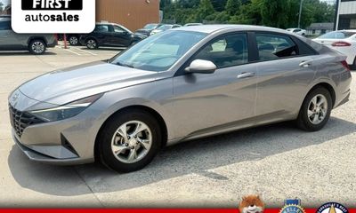 2023 Hyundai Elantra SE