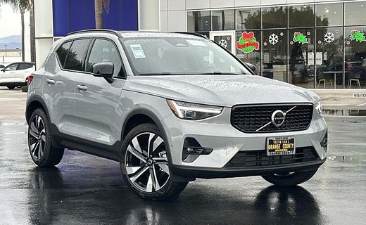 2026 Volvo XC40 Plus Dark