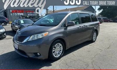 2013 Toyota Sienna XLE 8 Passenger
