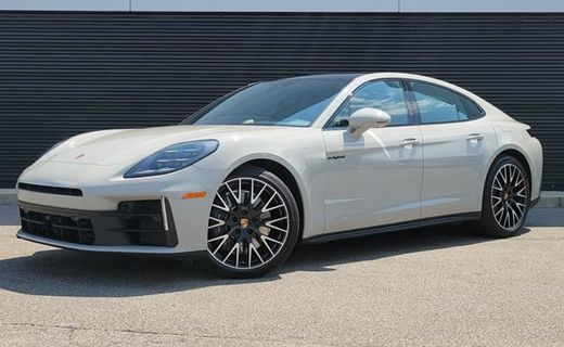 2026 Porsche Panamera 4