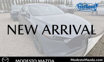 2025 Mazda MAZDA3 Premium Package