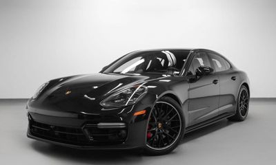 2023 Porsche Panamera GTS