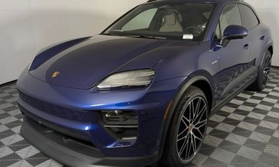 2026 Porsche Macan 4
