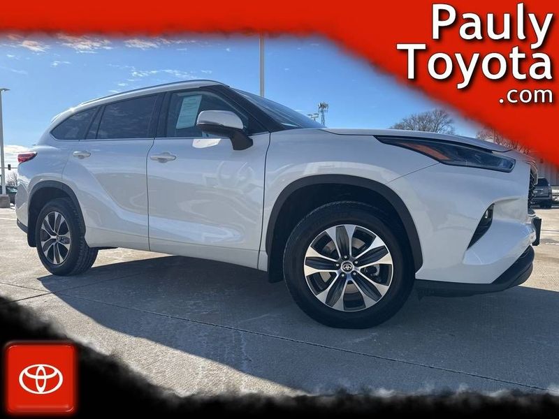 2021 Toyota Highlander — a typically priced live listing