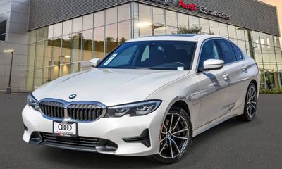 2021 BMW 330e Hybrid Plug