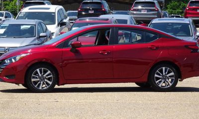 2023 Nissan Versa SV