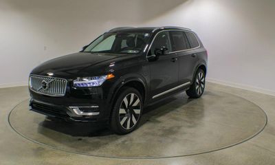 2025 Volvo XC90 Plus Bright