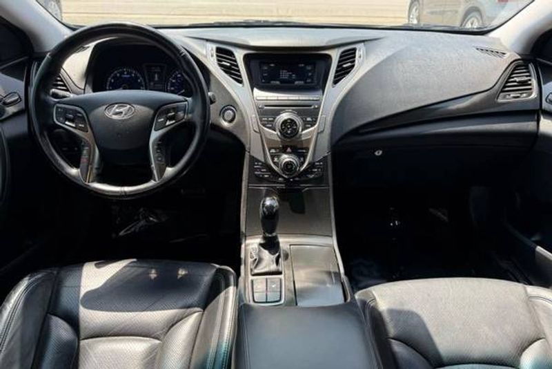 2014 Hyundai Azera — a typically priced live listing
