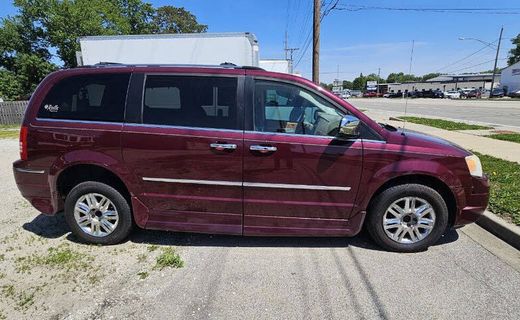 2009 Chrysler Town AND Country Limited