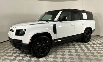 2026 Land Rover Defender 130 SE