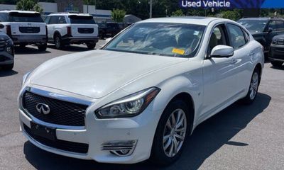 2019 Infiniti Q70 37 Luxe