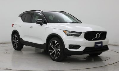 2022 Volvo XC40 R Design