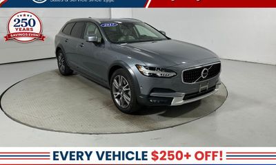 2017 Volvo V90CC Inscription