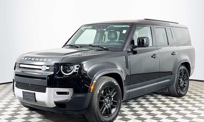 2023 Land Rover Defender 130 SE