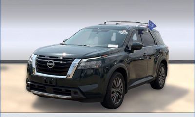 2024 Nissan Pathfinder SL