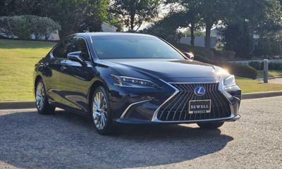 2022 Lexus ES 300H Ultra Luxury