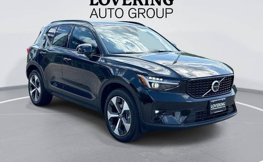 2026 Volvo XC40 Plus Dark