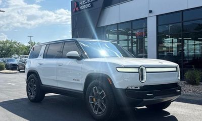 2024 Rivian R1S Launch Edition