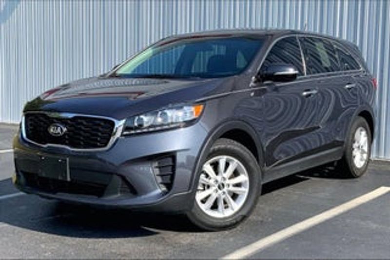 2019 Kia Sorento — a typically priced live listing
