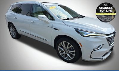 2023 Buick Enclave Essence