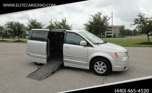 2010 Chrysler Town AND Country RT