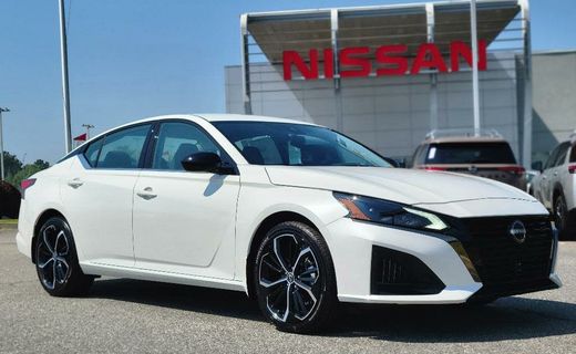 2023 Nissan Altima SR