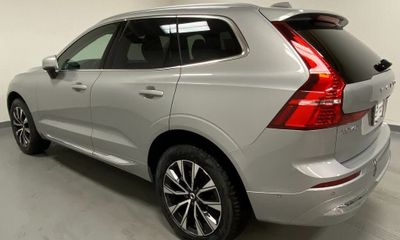 2023 Volvo XC60 Plus Bright