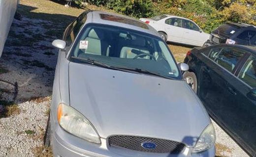 2003 Ford Taurus SE