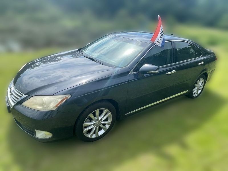 2011 Lexus ES — a typically priced live listing