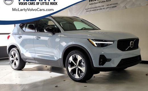 2026 Volvo XC40 Plus Dark